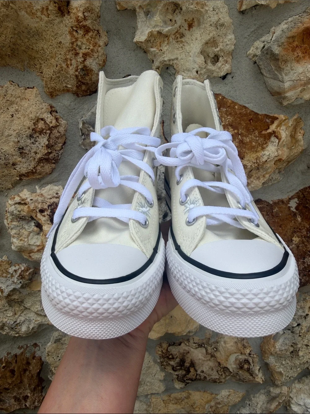 Converse CTAS Eva lift high tops youth 6 women’s 8 embroidered floral